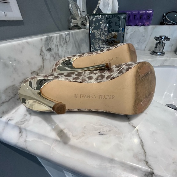 Heels - Picture 5 of 6